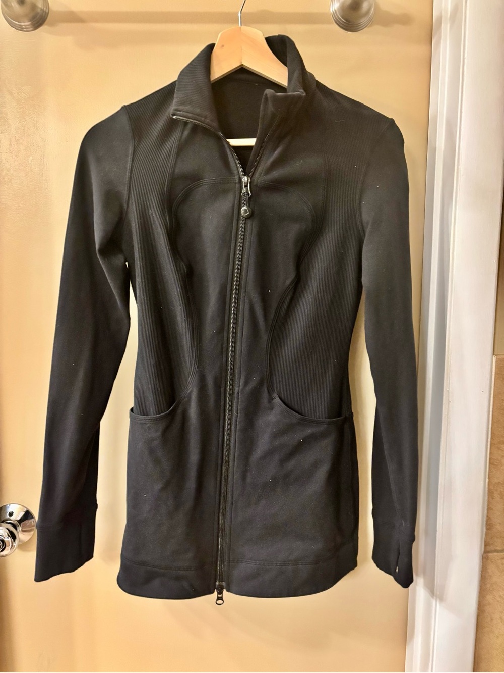 Lululemon Size 4 Black Jacket